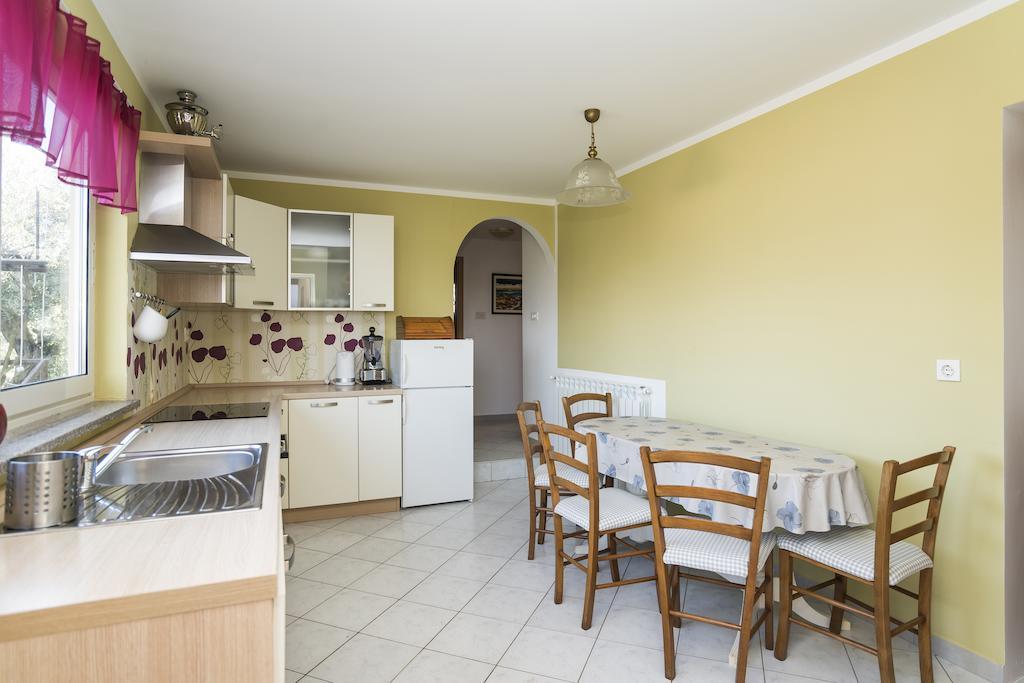 Apartments & Rooms Buoni Amici Murine Номер фото